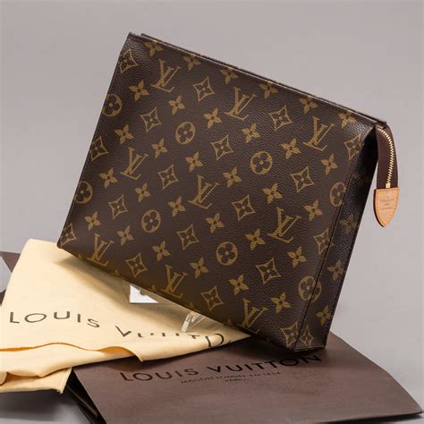 king size toiletry bag louis vuitton|toiletry pouch Louis Vuitton 26.